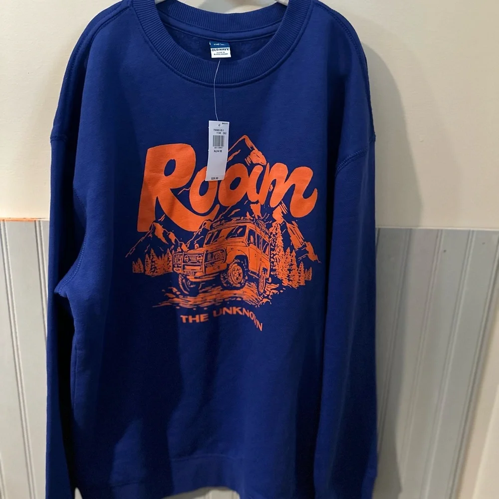 Graphic Crewneck NWT